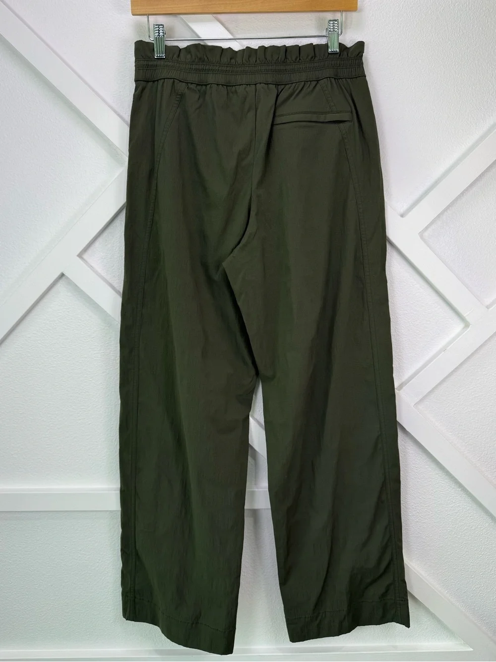 Athleta Trekkie High Rise Parachute Pant Olive Green Size 6